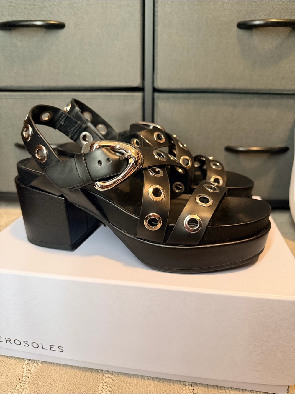 AEROSOLES Cleveland Black Grommet Platform Sandals 7.5 WIDE - Picture 4 of 8